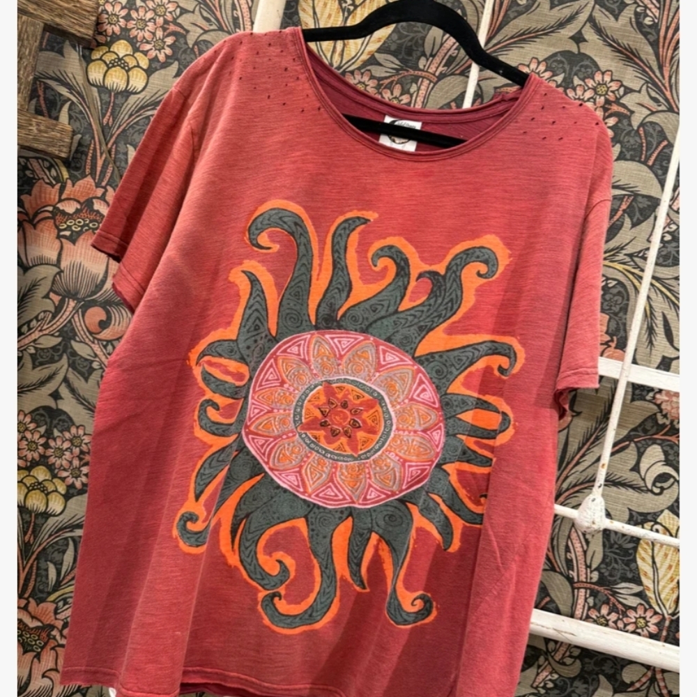 ***1 LEFT, S/M***NEW Jaded Gypsy Solar Burst Wine Moon Dance Tee - Picture 3 of 5
